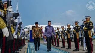 pm-malaysia-anwar-ibrahim-tiba-di-jakarta-untuk-bertemu-presiden-prabowo-disambut-menlu-sugiono