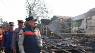 wakil-wali-kota-bekasi-tinjau-lokasi-kebakaran-spbe-insya-allah-korban-jadi-tanggungan-pemkot