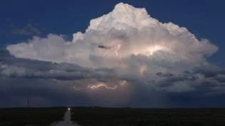 mengapa-pesawat-harus-menghindari-awan-cumulonimbus-ini-penjelasannya