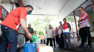 pastikan-tepat-sasaran-pertamina-dan-kejati-babel-tinjau-distribusi-bbm-nelayan