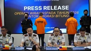 2-wna-asal-tiongkok-ditangkap-imigrasi-bitung-pakai-voa-buat-kerja-di-perusahaan