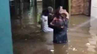 banjir-sekitar-satu-meter-rendam-permukiman-di-kebon-pala-jaktim-jumat-pagi