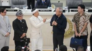 gubernur-jabar-dedi-mulyadi-beri-bonus-rp1-miliar-untuk-persib-dananya-dari-penjualan-sapi