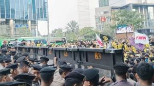 demo-mahasiswa-digelar-di-jakarta-siang-hari-ini-jumat-17-juli-4-132-personel-disiagakan