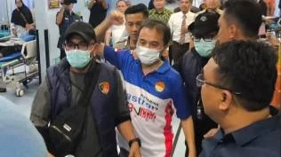 roy-suryo-dan-tifa-jalani-rawat-inap-karena-disebut-ada-penyakit-bawaan