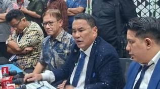 febrie-panggil-hotman-paris-pemecah-ombak-apa-maksudnya