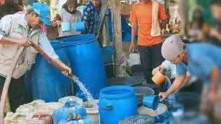 kemarau-meluas-di-karawang-7-704-warga-butuh-air-bersih
