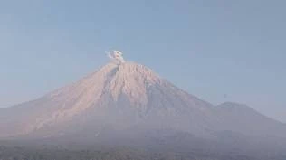 gunung-semeru-erupsi-pagi-ini-tinggi-kolom-letusan-capai-1-000-meter