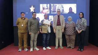 gilang-iqbal-juara-sayembara-desain-batik-tangsel-2026-lewat-karya-ming-galih-gaya