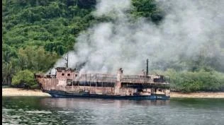 kapal-feri-terbakar-di-filipina-5-orang-meninggal-dan-84-hilang