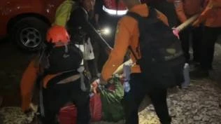 12-jam-terkapar-di-gunung-rinjani-pendaki-asal-china-berhasil-diselamatkan