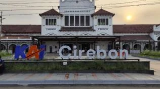 cagar-budaya-vs-komersialisasi-analisis-framing-batalnya-naming-rights-stasiun-cirebon
