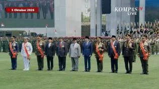 prabowo-jalan-diapit-sby-jokowi-di-hut-tni-gibran-mengiringi