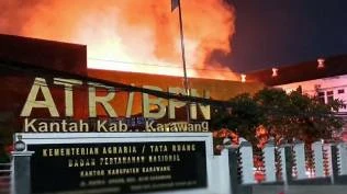 kebakaran-kantor-bpn-karawang-wakil-menteri-atr-persilakan-polisi-investigasi