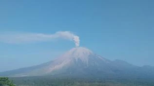 bmkg-rilis-sebaran-debu-vulkanik-gunung-api-hari-ini-dari-semeru-hingga-dukono