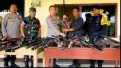 warga-adonara-serahkan-30-senpi-rakitan-kapolres-sebut-wujud-komitmen-jaga-perdamaian