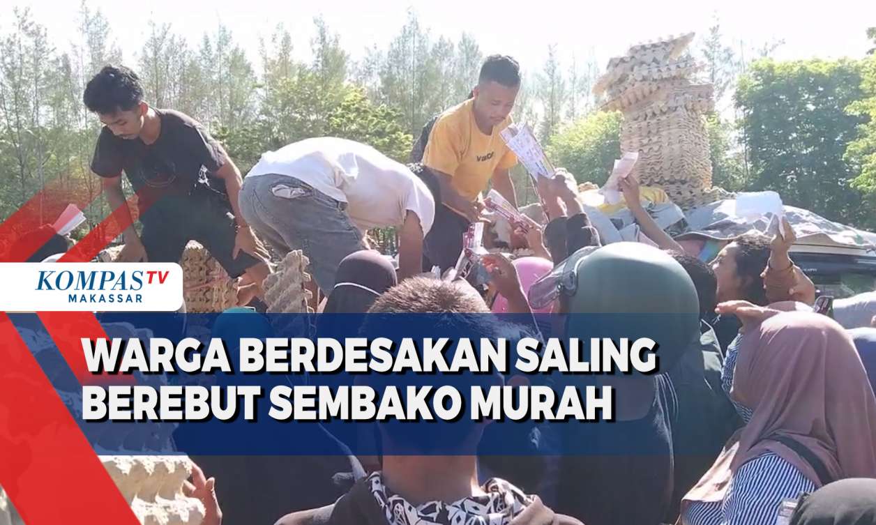 Ratusan Warga Berdesakan Saling Berebut Sembako Murah