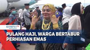 pulang-haji-warga-bertabur-perhiasan-emas
