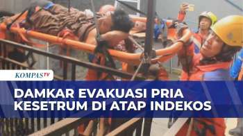 Tersengat Kabel Aktif, Pria Di Surabaya Dievakuasi Damkar Dari Atap Rumah Indekos