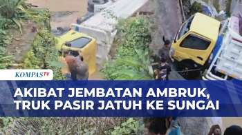Truk Pasir Jatuh Ke Sungai Usai Jembatan Ambruk Di Banjarnegara, Sopir Dilarikan Ke RS