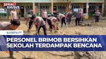 Korps Brimob Polri Bersihkan Sisa Lumpur Banjir Di Sekolah Terdampak Bencana | SAPA MALAM