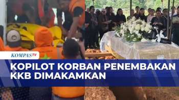 Kopilot Smart Air Korban Penembakan KKB Dimakamkan  | SAPA MALAM