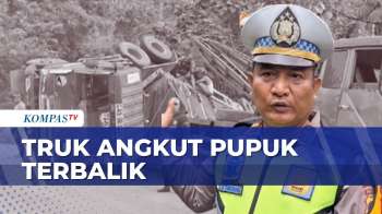 Truk Angkut Pupuk Terbalik Dan Menutup Setengah Badan Di Lintas Sumatera | SAPA MALAM