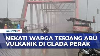 Terjang Abu Vulkanik, Warga Nekat Lintasi Jembatan Gladak Perak | SAPA MALAM