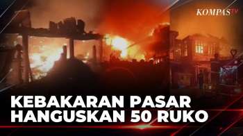 Kebakaran Hebat di Pasar Sungai Duri Kalbar Hanguskan 50 Ruko | SAPA MALAM