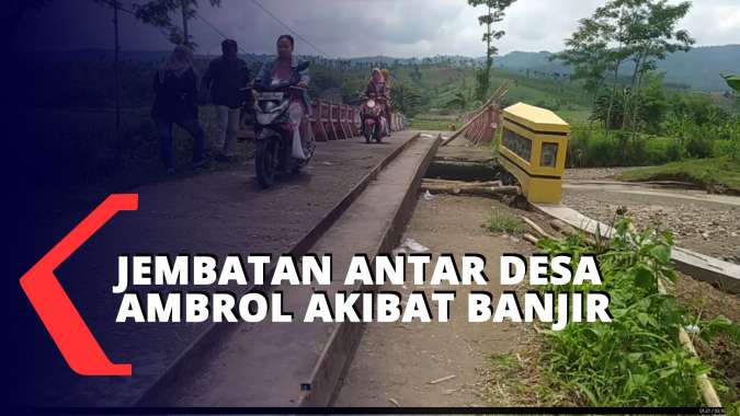 Jembatan Antar Desa Ambrol Akibat Banjir