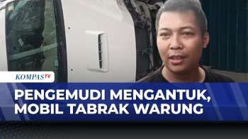 Diduga Mengantuk, Mobil Terguling Tabrak Warung & Motor di Jakarta Timur | KOMPAS PETANG