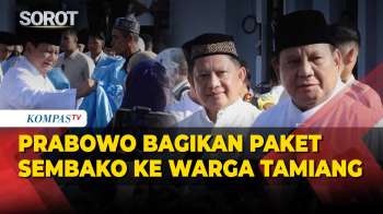 Presiden Prabowo Bagikan Paket Sembako Ke Warga Tamiang Usai Salat Idulfitri