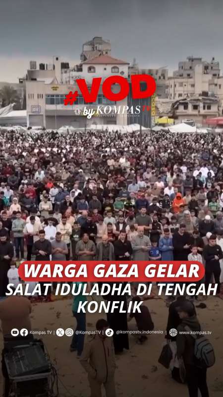 WARGA GAZA GELAR SALAT IDULADHA DI TENGAH KONFLIK