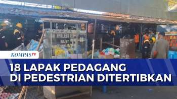 Pemkot Makassar Tertibkan 18 Lapak Pedagang Kelapa Di Kawasan Benteng Rotterdam | INDONESIA UPDATE
