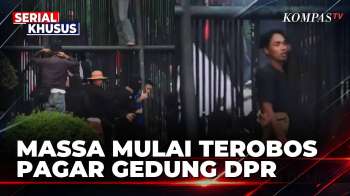 Tegang! Massa Mulai Menerobos Pagar Gedung DPR, Demo 27 Agustus 2026