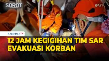 12 Jam Kegigihan Tim SAR Evakuasi Korban Kecelakaan Kereta Di Bekasi