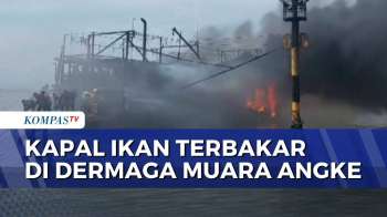 Kapal Ikan Terbakar Di Dermaga Muara Angke, 13 Mobil Damkar Dikerahkan Ke Lokasi | KOMPAS PETANG
