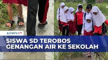 Siswa SD Di Banjarmasin Terobos Lumpur & Genangan Air Untuk Sampai Ke Sekolah | SAPA SIANG
