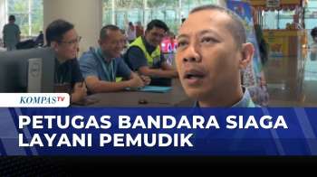 Kisah Petugas Bandara Syamsudin Noor, Rela Tak Mudik Demi Layani Penumpang | KOMPAS SIANG