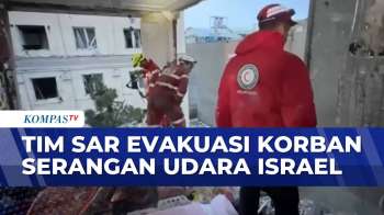 Bangunan Sipil di Iran Hancur Akibat Serangan Israel, Tim SAR Evakuasi Korban yang Terluka