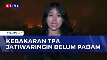 Belum Padam! Kepulan Asap Tebal Masih Membubung Tinggi di TPA Jatiwaringin | KOMPAS MALAM