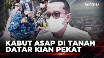 Kabut Asap Kian Pekat Picu Lonjakan Kasus ISPA Di Tanah Datar, Pemkab Bagikan Masker Gratis