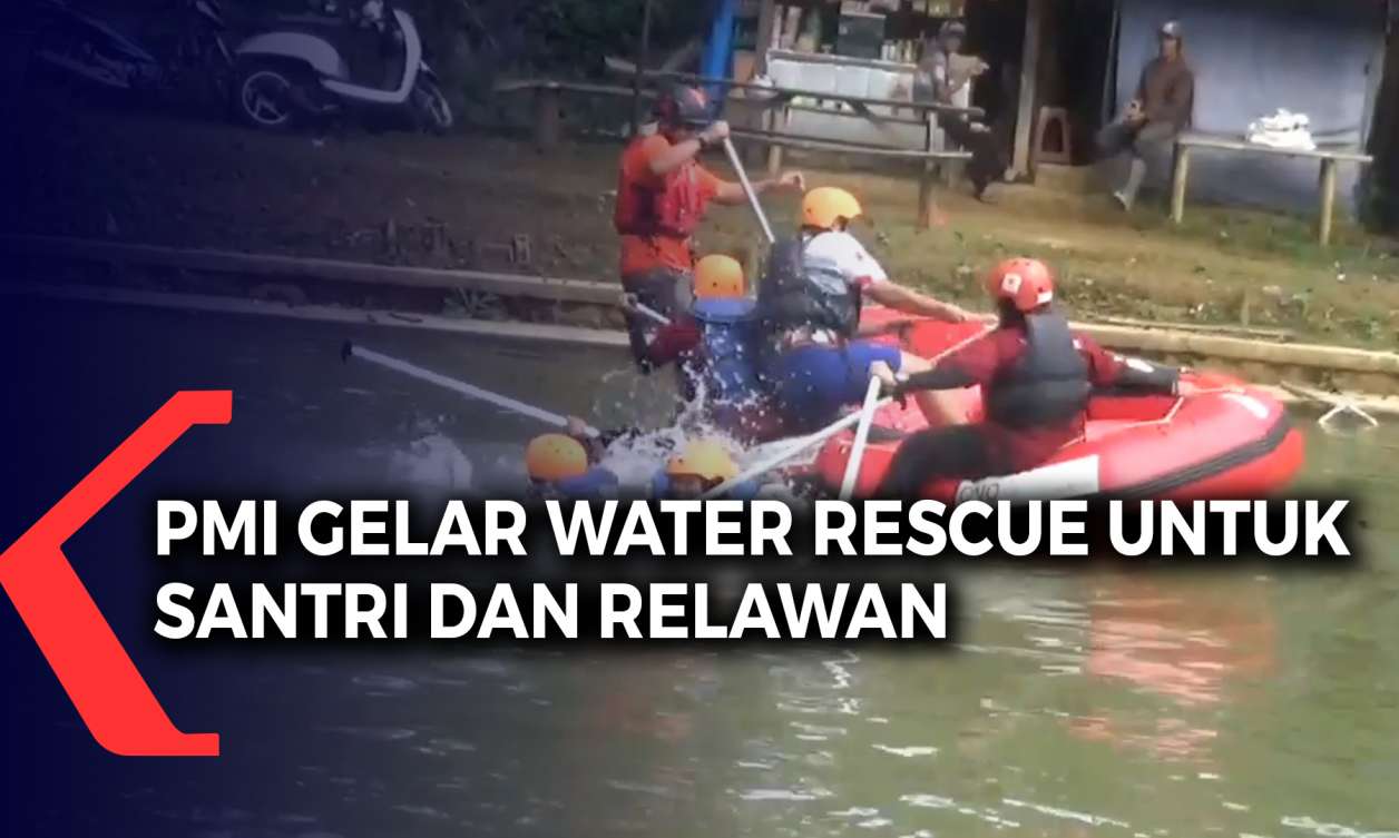 PMI Gelar Water Rescue Untuk Santri Dan Relawan