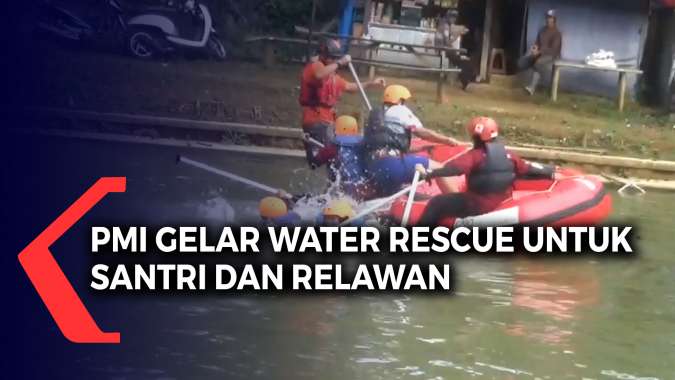 PMI Gelar Water Rescue Untuk Santri Dan Relawan