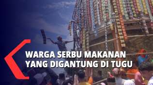 peringati-maulid-nabi-warga-serbu-makanan-yang-digantung-di-tugu