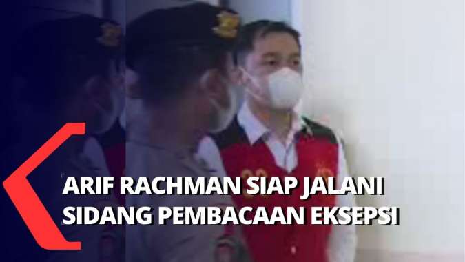 Arif Rachman Masuki Ruang Sidang dengan Tenang untuk Pengajuan Eksepsi