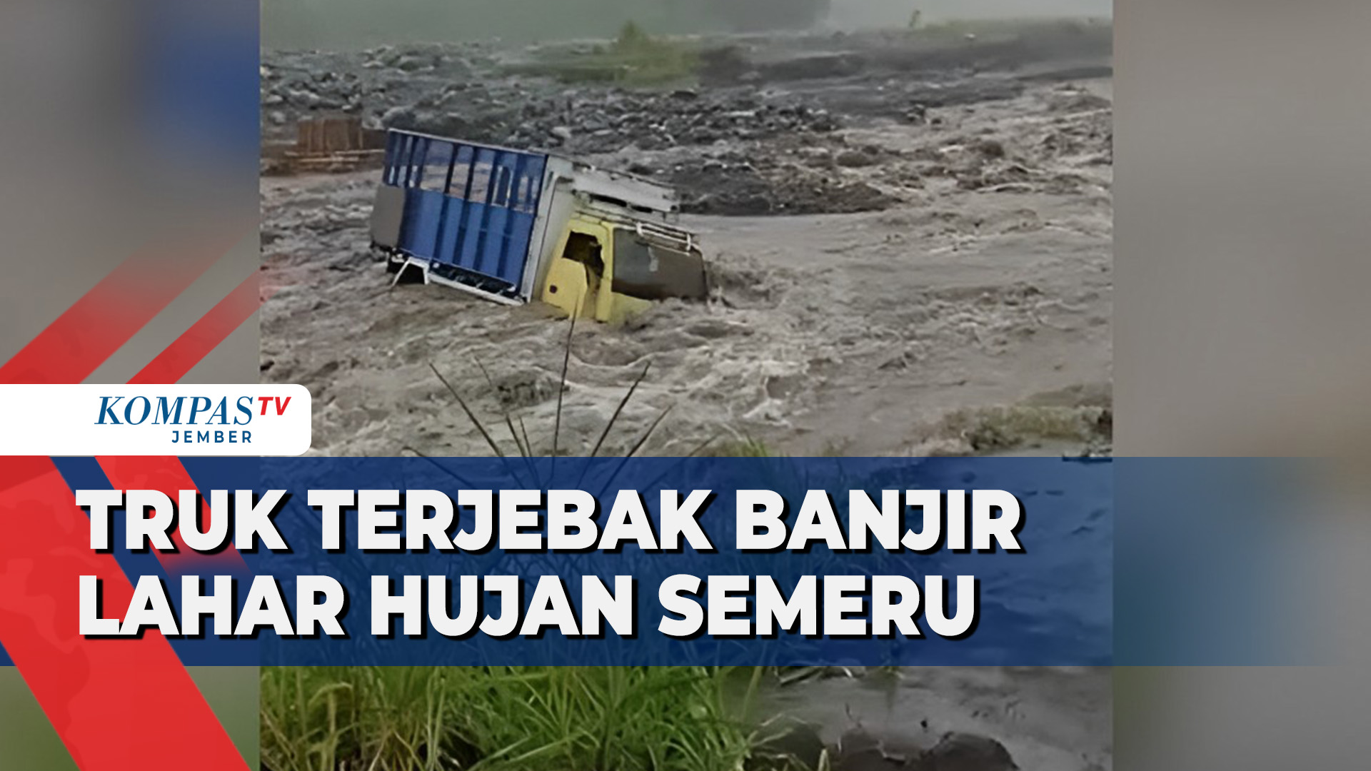 Truk Muatan Batu Terjebak Banjir Lahar Hujan Gunung Semeru