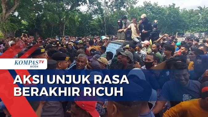 Bentrok Aksi Unjuk Rasa Tuntut Lapangan Kerja