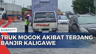 sebabkan-kemacetan-truk-mogok-akibat-terjang-banjir-setinggi-40-cm-di-kaligawe-semarang