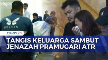 Tangis Keluarga Sambut Kedatangan Jenazah Pramugari Pesawat ATR 42-500 Florencia Lolita Wibisono